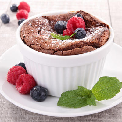 Čokoladni sufle od 2 sastojka: Najjednostavniji recept za vazdušasti desert! (VIDEO)