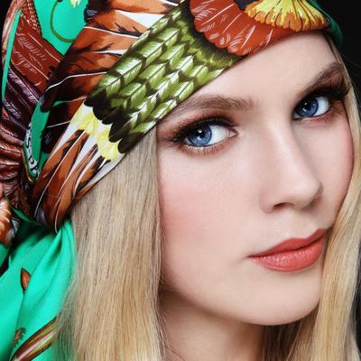Modni dodatak za leto 2018: Četiri nova načina da nosite maramu u kosi! (VIDEO)
