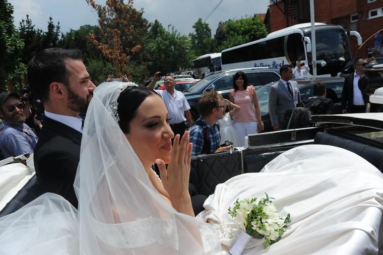 Svi detalji venčanja Filipa i Aleksandre Prijović: Mlada kao princeza, Lepa Brena kao na kraljevskom venčanju! (FOTO)