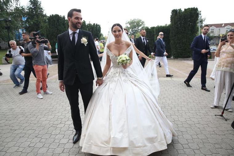 Sve haljine Aleksandre Prijović: Mlada nosila 3 potpuno drugačije kreacije na venčanju! (FOTO)