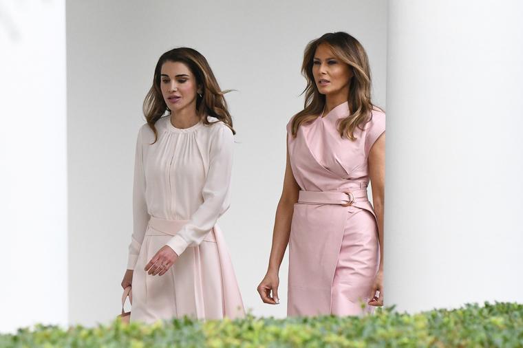 Modni revanš: Kraljica Ranija opet u poseti Melaniji Tramp! (FOTO)