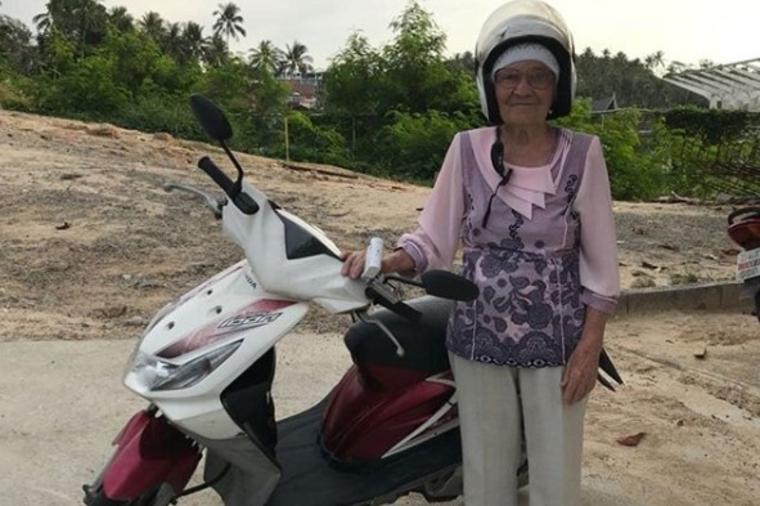 Sa 90 godina sama putuje svetom, a nije bogata: Baba Jelena postala hit na internetu! (FOTO)