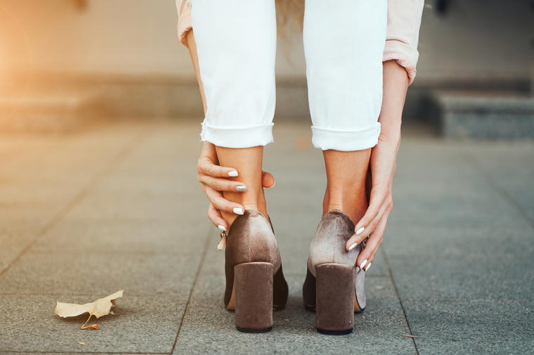 Ne trpite baš sve zbog lepote: 5 najčešćih problema koje pravi tesna obuća!