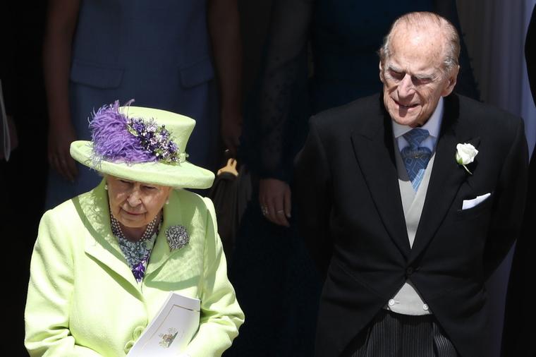 Kraljica Elizabeta i princ Filip nisu bili na Luisovom krštenju: Imali su preče stvari od praunuka! (FOTO)