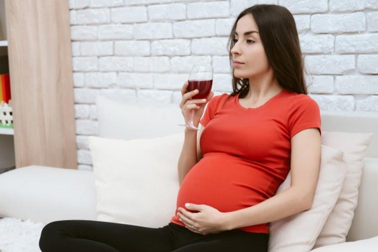 Čaša vina u trudnoći, da ili ne: Savet stručnjaka svim ženama!