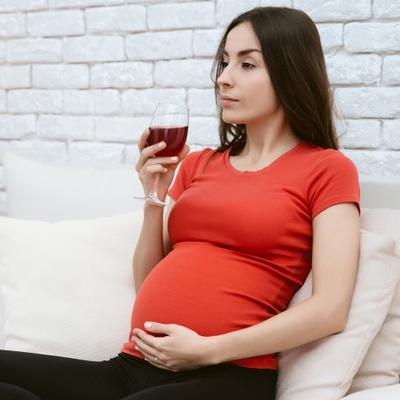 Čaša vina u trudnoći, da ili ne: Savet stručnjaka svim ženama!