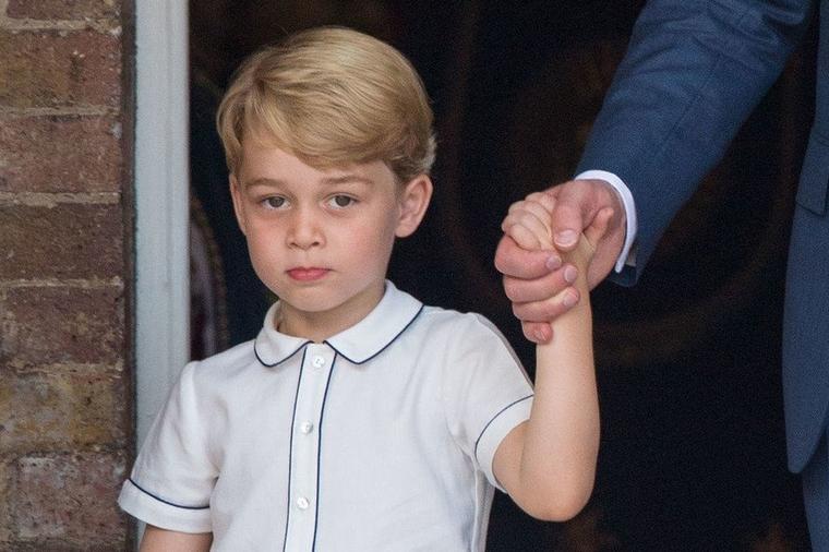 Britanci odlučili: Ovo su poklonili princu Džordžu za 5. rođendan! (FOTO)