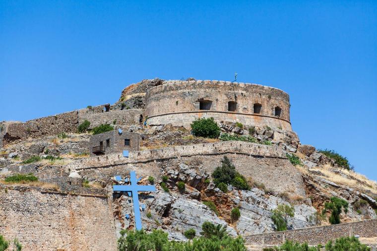 Danas je turistička atrakcija Grčke, a nekad su ga zvali Ostrvo prokletih: Ovde su živeli poslednji gubavci u Evropi! (FOTO)