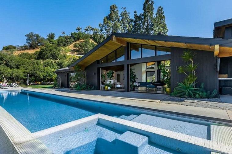 Ovde je živela Keli Tejlor iz serije Beverli Hils: Nakon razvoda odlučila da se reši impresivne vile u Los Anđelesu! (FOTO)