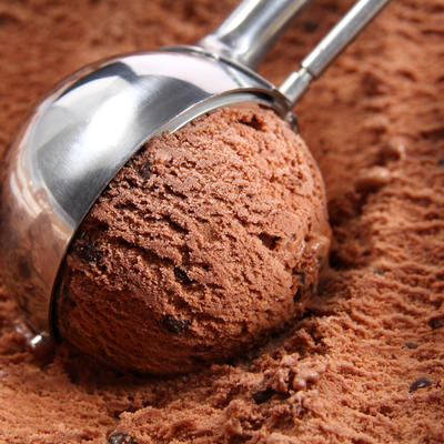 Višnje i čokolada u kombinaciji: Sladoled gotov za 5 minuta! (RECEPT)
