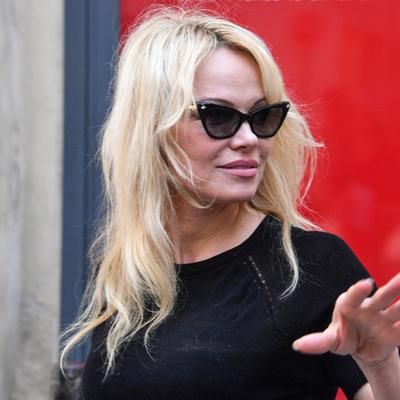 Puče tikva: Pamela Anderson ostavila 19 godina mlađeg fudbalera!