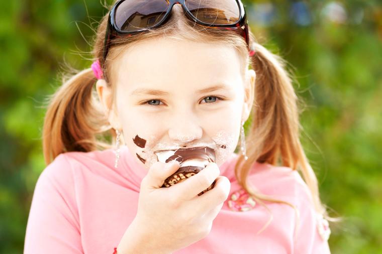 Slatki zalogaji su radost svakog deteta: Evo koliko slatkiša smeju da jedu do 4. godine!