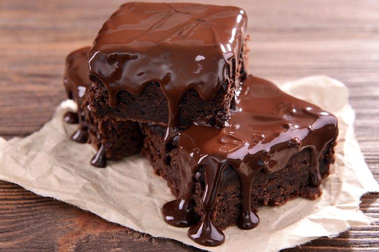 Samo 3 sastojka za savršen kolač: Napravite zdrave čokoladne braunije koje mogu da jedu i deca! (RECEPT)