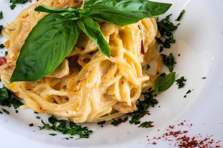 Samo 1 posuda i gotovo jelo za 20 minuta: Ove kremaste špagete će osvojiti vaša srca! (RECEPT)