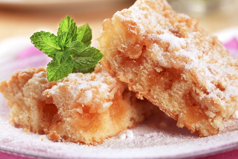Lakše i ukusnije ne može: Napravite ovaj kolač od jabuka, vazdušast i mekan kao pena! (RECEPT)