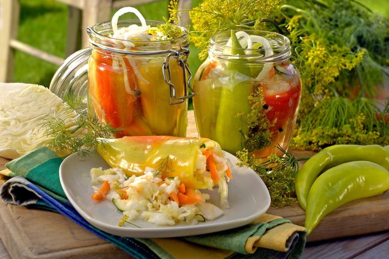 Paprika sa renom: Odličan recept za ljutu salatu za zimu!