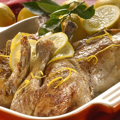 Hrskava, sočna i neodoljiva:  Napravite za ručak piletinu sa sosom od mleka! (RECEPT)