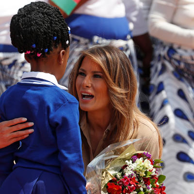 Iz udobnih patika u vrtoglave potpetice: Melanija Tramp ne prestaje da nas oduševljava izgledom! (FOTO)