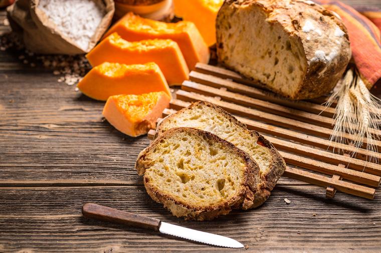Zavodljivi miris i ukus: Napravite ovaj domaći hleb od bundeve, odmah će nestati sa stola! (RECEPT)
