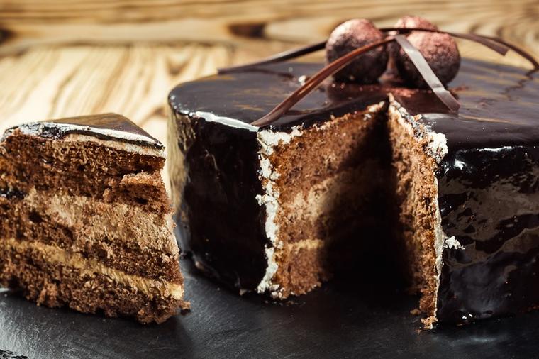 Kremisimo torta sa keksom: Jedna smesa za fil i kore! (RECEPT)