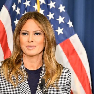 Melanija Tramp izgleda besprekorno u trendi dezenu: Prva dama Amerike istakla figuru na najbolji način! (FOTO)