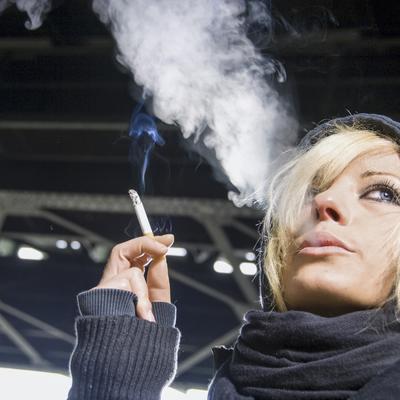 Naučnici tvrde: Ova aktivnost je gora od 20 cigareta dnevno, a svi je radite!