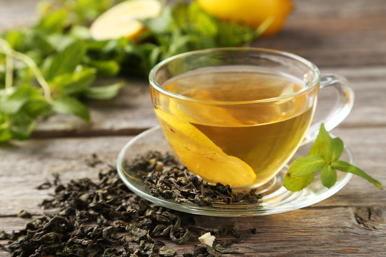 Nije nimalo naivno: Previše konzumiranja čaja može da uzrokuje ovih 5 zdravstvenih tegoba!