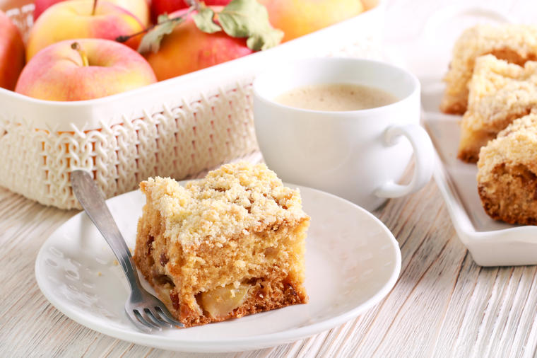 Neodoljiva poslastica koja osvaja: Napravite ovaj kolač sa jabukama, odmah će nestati sa stola! (RECEPT)