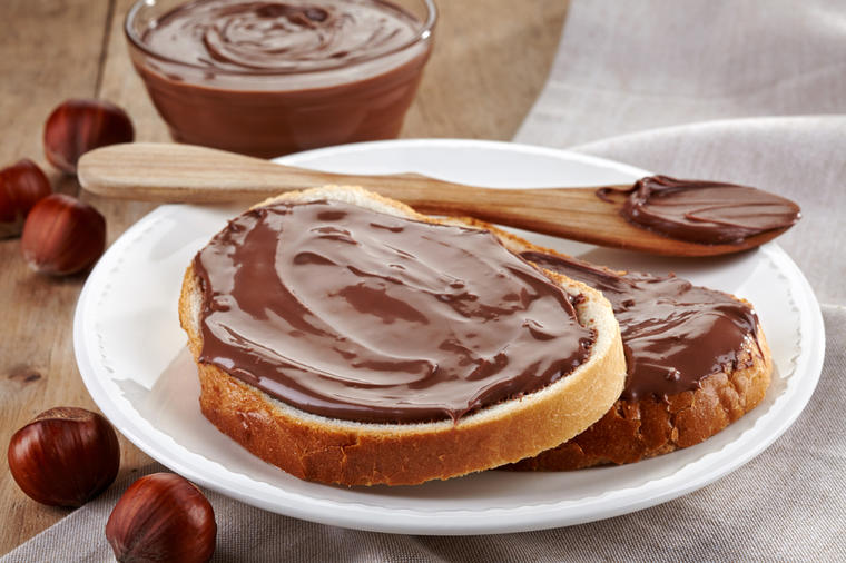 Domaći čokoladni namaz: Kremast, pun lešnika, 100 puta bolji od originala! (RECEPT)