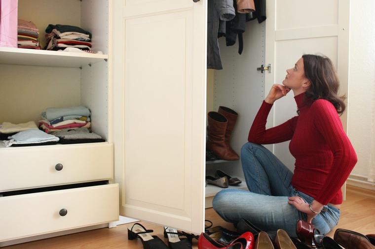 Trikovi za uredan garderober: 2 sjajna načina za pospremanje odeće!