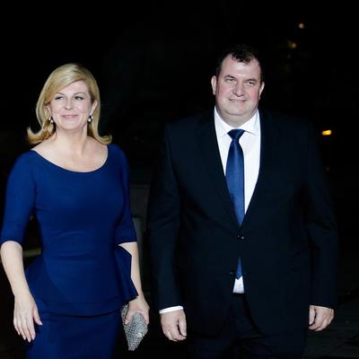 Vidno mršava i besprekorno obučena: Hrvatska predsednica prošetala Parizom! (FOTO)