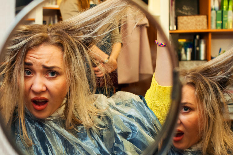 Osetićete značajnu promenu, a vrlo je prosto: Šest fenomenalnih trikova koji će učiniti da vam se kosa manje masti!