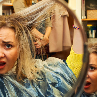 Osetićete značajnu promenu, a vrlo je prosto: Šest fenomenalnih trikova koji će učiniti da vam se kosa manje masti!