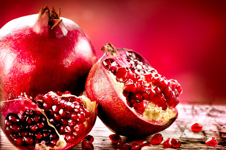 Očistite nar za nekoliko minuta: Uz pomoć ovog trika uživaćete u slatkom ukusu kraljevske voćke!