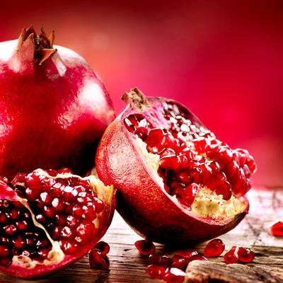 Očistite nar za nekoliko minuta: Uz pomoć ovog trika uživaćete u slatkom ukusu kraljevske voćke!