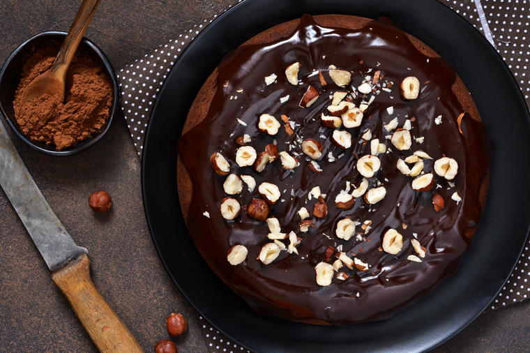 Kraljevski ukus: Napravite ovu tortu, kombinacija čokolade i urme će vas fascinirati! (RECEPT)