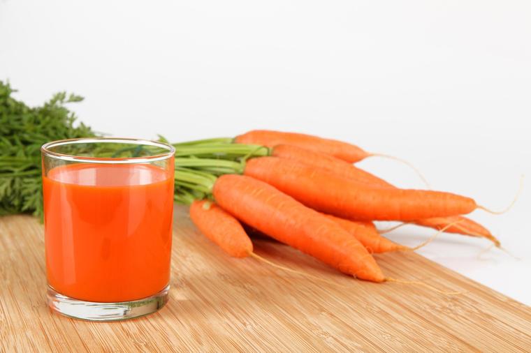 Jeste li popili sok od šargarepe od jutros? Ako niste evo dobrih 7 razloga da to odmah uradite!