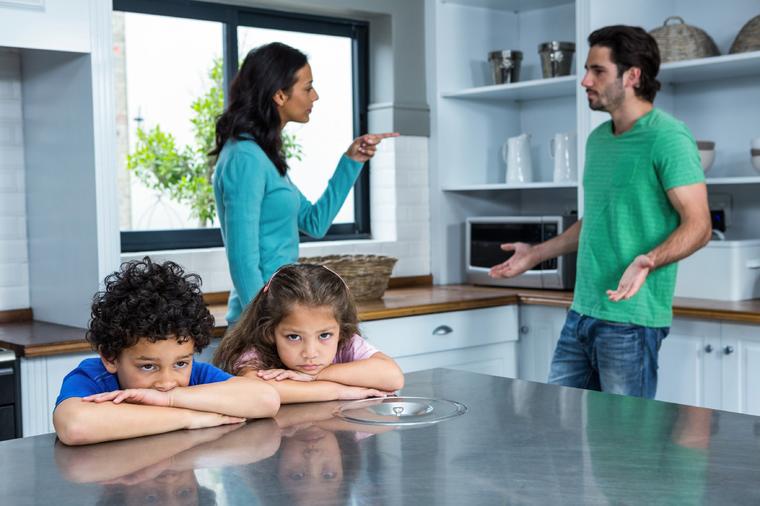 Psiholozi savetuju roditelje: Evo kako i kada saopštiti deci da se mama i tata razvode!