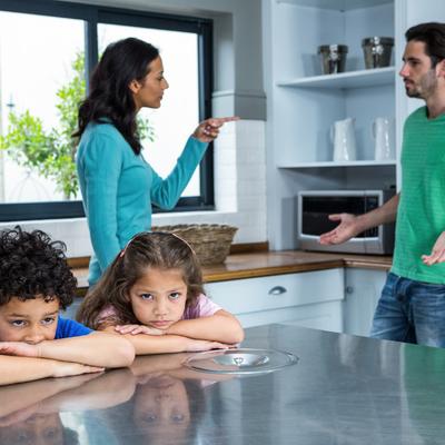 Psiholozi savetuju roditelje: Evo kako i kada saopštiti deci da se mama i tata razvode!