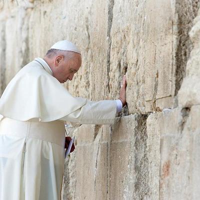 Papa menja Očenaš: Ovo kako smo se do sada molili, ništa ne valja