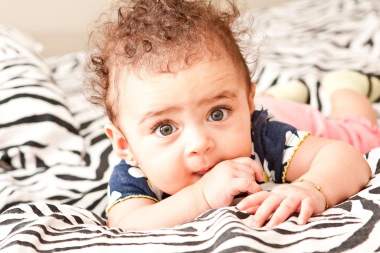 Večita dilema roditelja: Evo do koje godine beba treba da spava u kolevci!