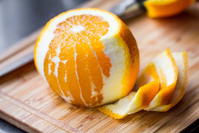 Štiti srce, jača kosti, deluje protiv upala: Lekovita svojstva kore pomorandže!