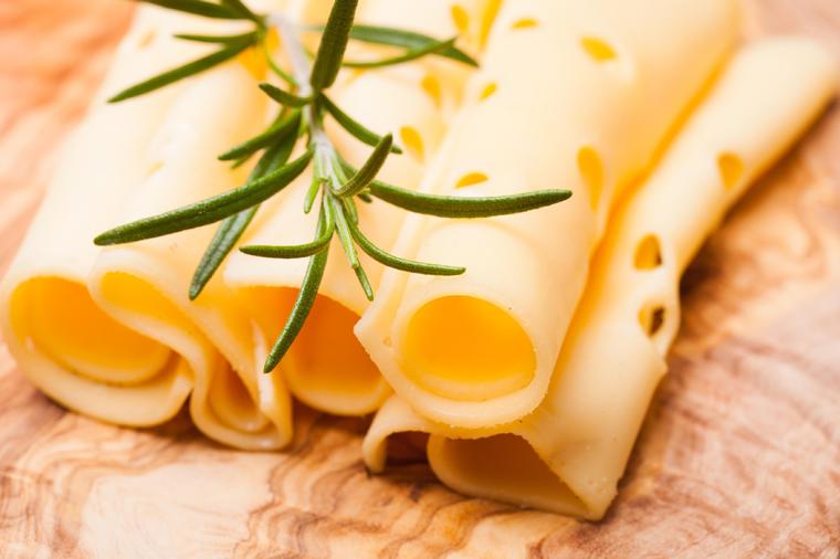 15 zdravstvenih prednosti gauda sira: Jedite ga bez griže saveti!
