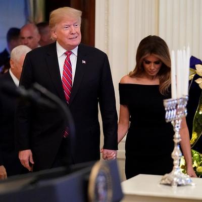 Pritajeni seksepil Melanije Tramp: Ovako ona nosi malu crnu haljinu! (FOTO)