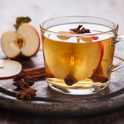 Napitak koji ćete obožavati: Napravite ovaj turski čaj od jabuka, budi sva vaša čula! (RECEPT)