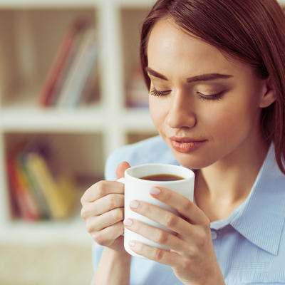 Smanjuje rizik od bolesti i produžava život: Šoljica kafe troši 9 kalorija po satu!