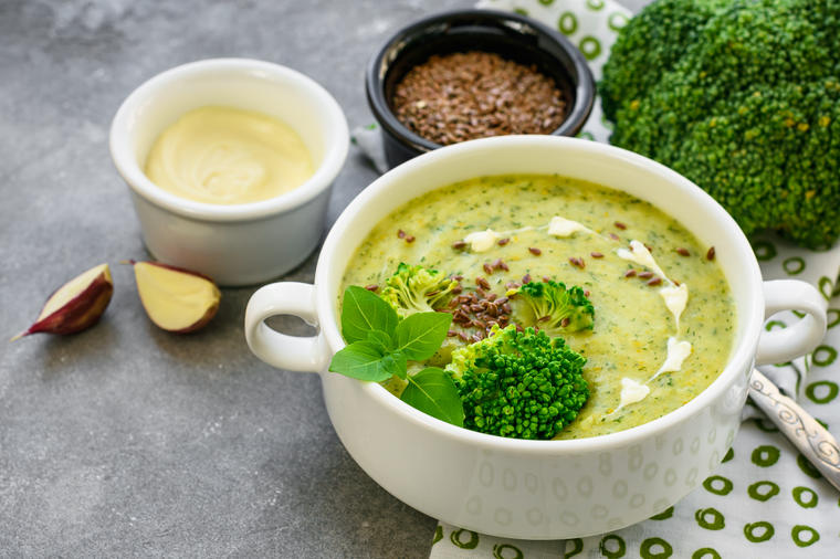 Napuniće vas energijom: Ova kremasta supa od brokolija savršen je melem za hladnije dane! (RECEPT)