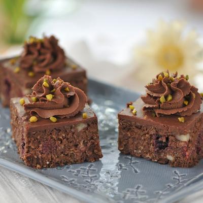 Čokoladni kolač bez pečenja: Samelji, promešaj, razvij pa iseci! (RECEPT)