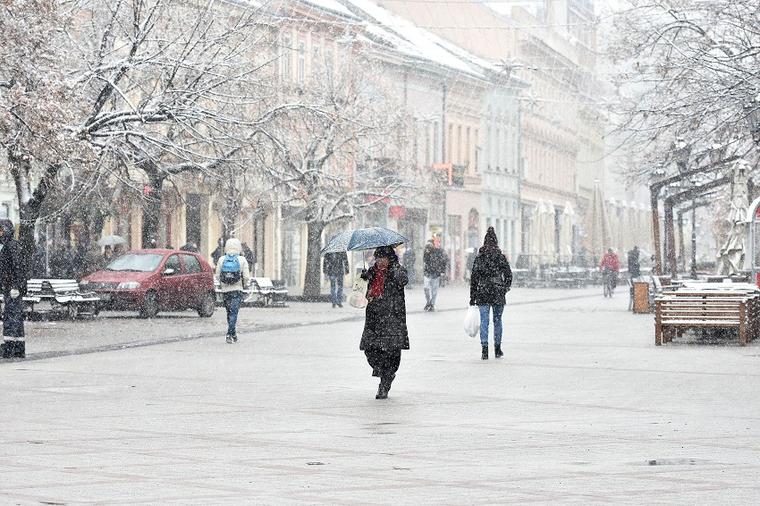 Srbija pod snežnim prekrivačem: Vejaće još tri dana, u nekim krajevima poledica