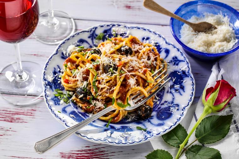 Ovakve špagete još niste probali: Testenine po receptu Džejmija Olivera oboriće vas s nogu!